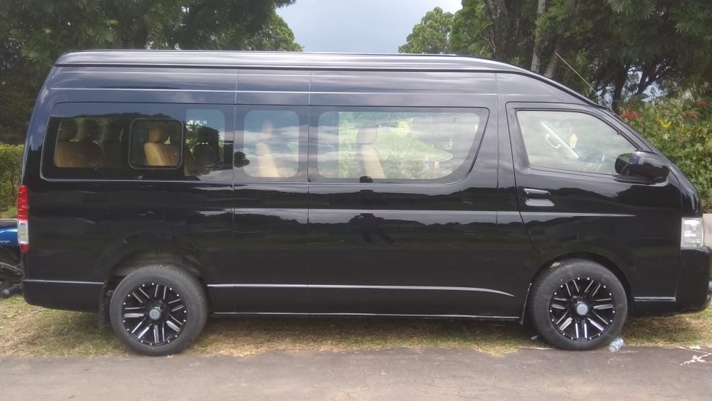  Rental mobil Toyota Hiace di Surabaya  Rental  Mobil  di  