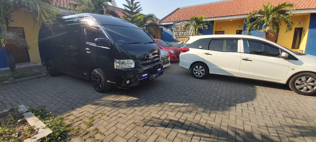  Rental mobil Toyota Hiace di Surabaya  Rental  Mobil  di  